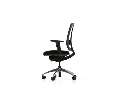 ASSIST siyah file sırtlı çalışma koltuğu, ince profil yapısı, ergonomik oturum dengesi ve hareketli ofis kullanımı için tasarlanmış kontrollü formuyla öne çıkar.