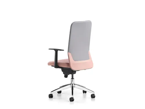 COMFY çalışma koltuğu, ACT 07 pembe oturumu ve ACT 28 gri file sırtlı yapısıyla gözü yormayan, hafif ve çağdaş bir ofis sandalyesi görünümü sunar.