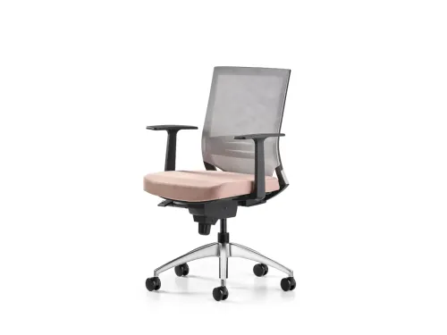 COZY çalışma koltuğu, FDR302 somon oturum rengi ve F505 gri file sırtıyla çağdaş çalışma alanlarında sıcak ama gözü yormayan bir konfor hissi oluşturur.