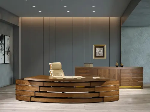 Craft VIP makam takımı modern blok yapı ofis masası, yönetici koltuğu ve konsol ile tam kurulum. Yoğun formda mimari makam masası ve ceviz katmanlı liderlik alanı.