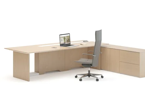 Açık tonlu Kireçli Meşe yüzey, geniş masa formu ve etajerli depolama yapısıyla ETERNITY minimalist VIP ofis takımı karakterini yansıtır.