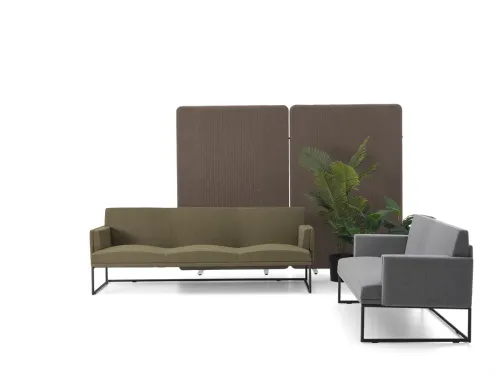 Hills yeşil kanepe ve gri lobi koltuğuyla sakin, modern ve dengeli bekleme alanı.