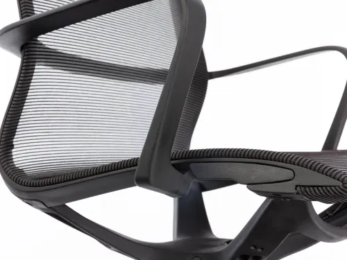 LEO siyah fileli ofis koltuğu, sabit kol, file sırt ve ayar mekanizması detaylarıyla ergonomik ofis koltuğu kullanımını yalın biçimde tamamlar.