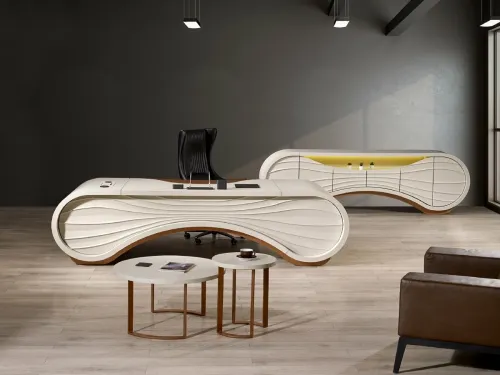 ONYX VIP beyaz masa takımı, geniş yüzeyli CEO masa takımı ve modern mimari çizgili VIP masa olarak makam odası mobilyaları ve prestijli ofis koltuğu ile tamamlanan lüks bir sahne yaratır.