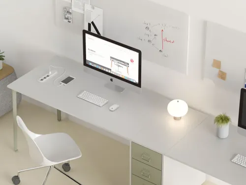 OPERA ofis çalışma masası, gri yüzey, yeşil metal ayak ve entegre priz detayıyla sade, modern ve teknolojiye hazır bir çalışma alanı kurar.