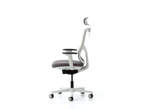 PUNTO ayarlanabilir boyun destekli ofis koltuğu, yan profilde kavisli sırt formu, açık gri file yüzeyi ve dengeli oturum yapısıyla ergonomik çalışma konforunu gösterir.