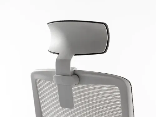 PUNTO ayarlanabilir boyun destekli yönetici koltuğu, başlık bağlantısı ve gri file sırt detayıyla uzun çalışma saatleri için düşünülmüş premium ergonomiyi vurgular.