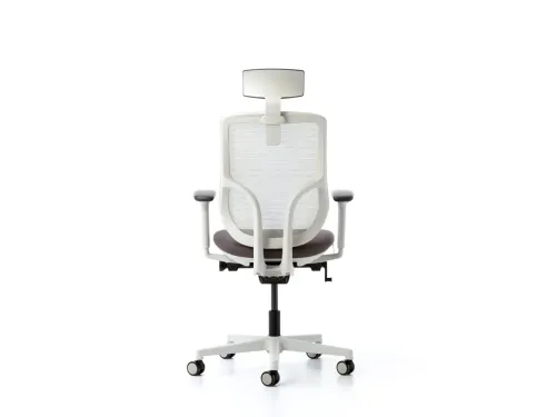 PUNTO başlıklı ergonomik yönetici koltuğu, arkadan görünümde omurga destekli sırt formu, nefes alabilen file yüzey ve koyu gri oturum dengesiyle rafine bir çalışma çözümü sunar.