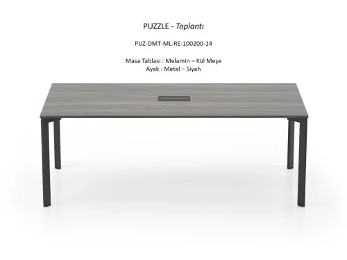 PUZZLE toplantı masası, Kül Meşe melamin tablası, siyah metal ayakları ve kapaklı kablo erişimiyle modern ofis toplantıları için sade bir çözüm sunar.