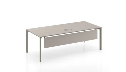 PUZZLE yönetici masası, kum tonlu yüzeyi ve ince metal ayak yapısıyla hafif, dengeli ve çağdaş bir yönetici masası görünümü sunar.