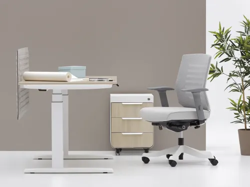 SET Home, keçe paneli, mobil çekmeceli ünitesi ve ayarlanabilir masa yapısıyla yükseklik ayarlı öğrenci ders çalışma masası olarak güçlü bir alternatif sunar.