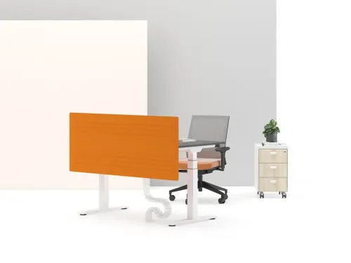 SET Home, turuncu softpan paneli, yükseklik ayarlı masa yapısı ve dijital kumanda detayıyla modern Home Ofis çalışma masası için canlı ve ergonomik bir çözüm sunar.