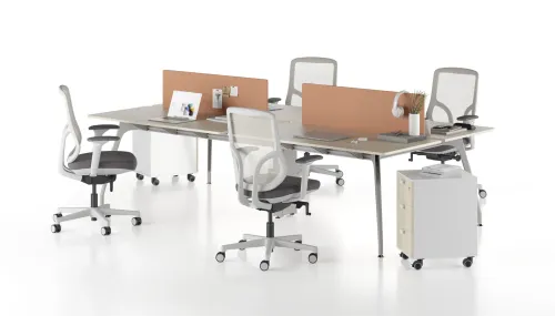 STRIPE ARC dörtlü workstation, Akasya yüzey görünümü, panel destekli yapısı ve mobil keson çözümüyle açık ofis çalışma masası için çağdaş bir yerleşim sunar.