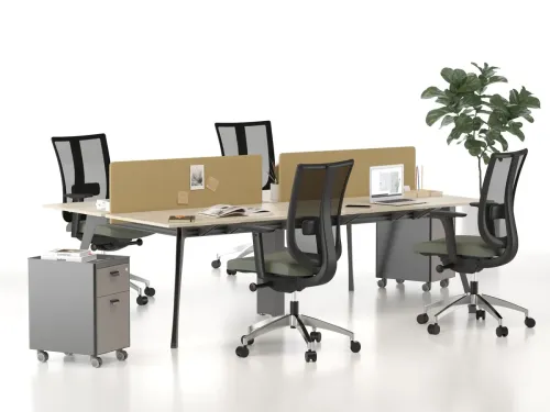 STRIPE açık yerleşim ofis masası, Akasya yüzey görünümü ve kum panel desteğiyle dört kişilik workstation düzeninde net, sade ve çağdaş bir çalışma atmosferi oluşturur.