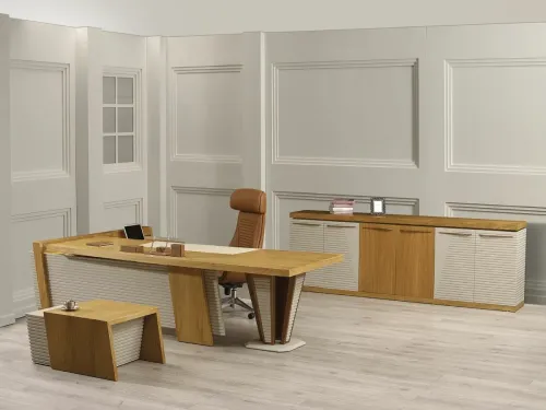 Titan VIP makam takımı mitolojik esintili modern ofis masası, yönetici koltuğu ve konsol ile lüks ofis atmosferi. Güçlü liderlik alanı için makam masası.